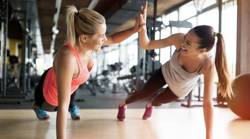 Gym là hoạt động luyện tập tập trung vào thể chất