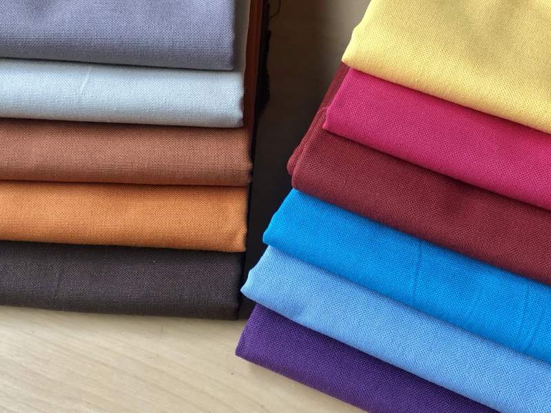 Vải Cotton là chất liệu vải có độ dày, mịn, được ưa chuộng sử dụng làm áo thun đồng phục.