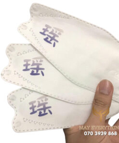 May khẩu trang KF94 in logo tím