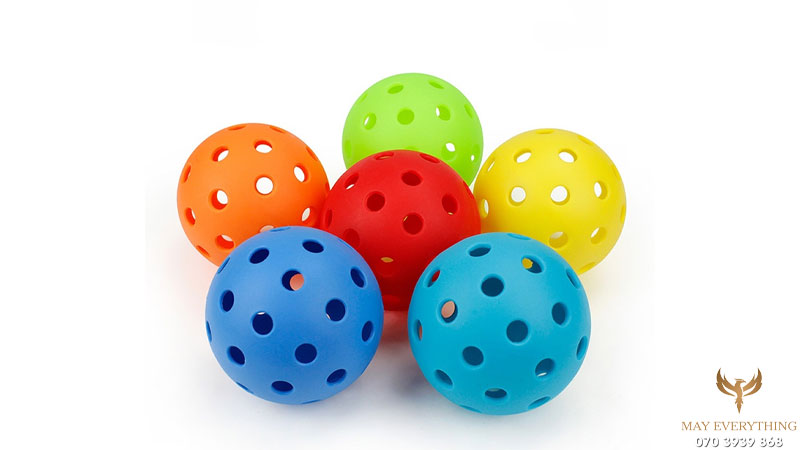 Các món dụng cụ đồ chơi, phụ kiện pickleball không thể thiếu khi ra sân tập 2 Bóng Pickleball