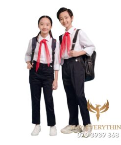 Đồng phục học sinh áo trắng quần tây in logo trường