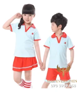 Đồng phục học sinh màu trắng cam in logo trường mầm non