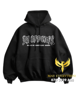 Áo hoodie màu đen chữ trắng nổi bật