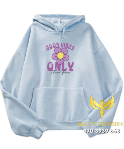Áo hoodie màu xanh biển nhạt