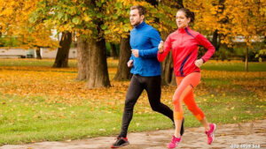 co nen mac ao khoac khi chay bo 1