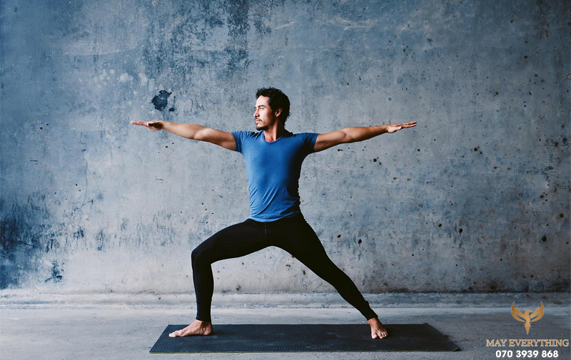 10 mẫu đồ, áo quần tập yoga nam chất lượng đáng mua nhất hiện nay