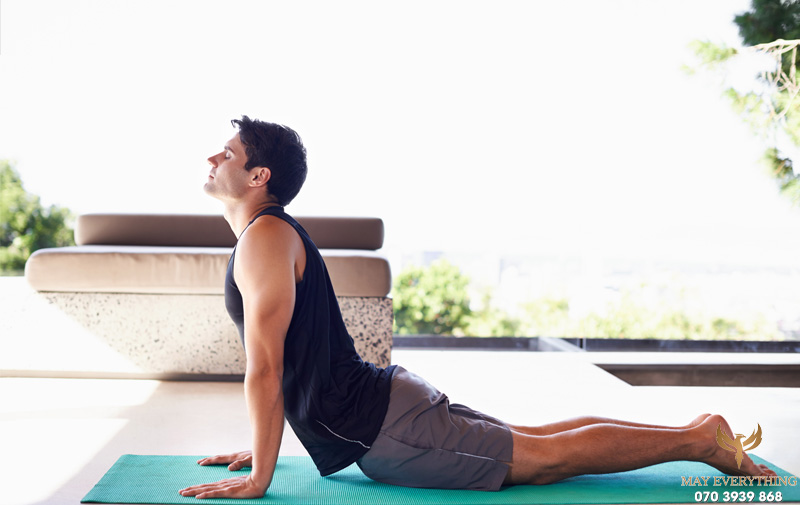 10 mẫu đồ, áo quần tập yoga nam chất lượng đáng mua nhất hiện nay