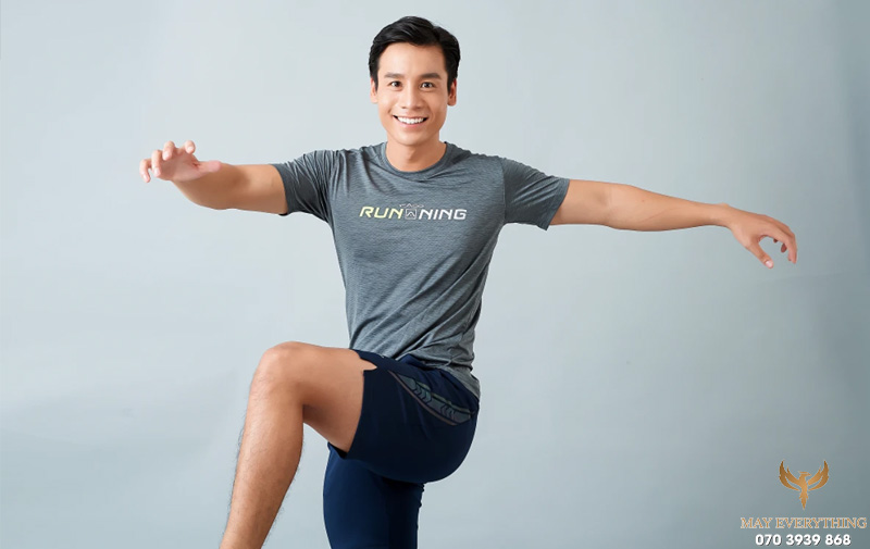 10 mẫu đồ, áo quần tập yoga nam chất lượng đáng mua nhất hiện nay