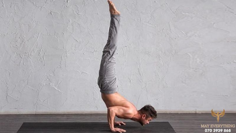 10 mẫu đồ, áo quần tập yoga nam chất lượng đáng mua nhất hiện nay